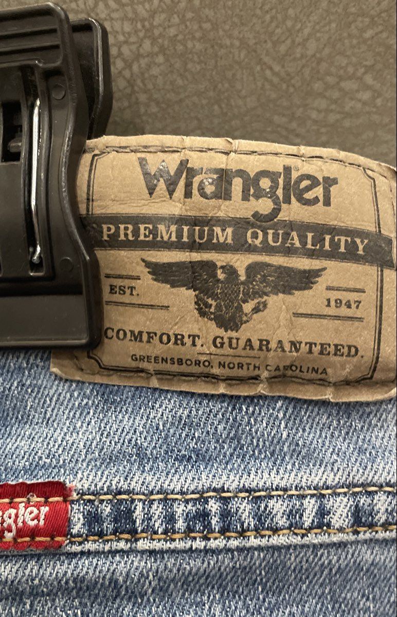 Wrangler Men's Athletic Fit Light Blue Premium Quality Stretch Jeans Size 42x32