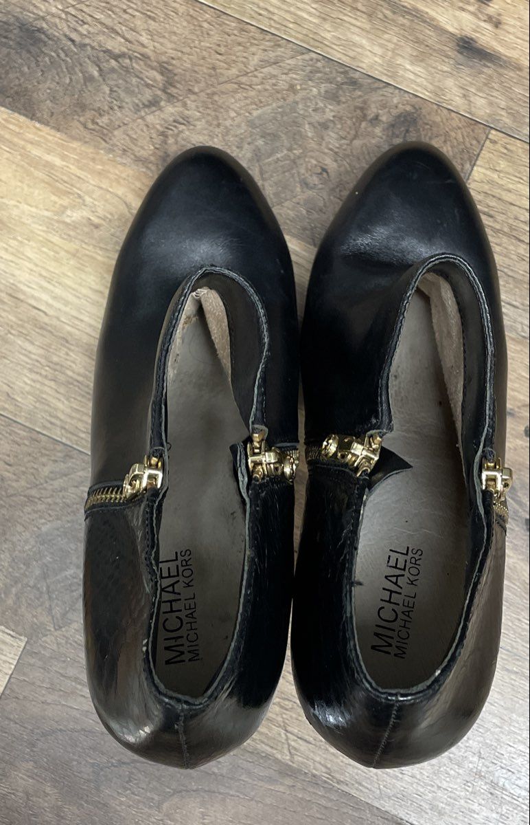 Michael Kors Black Leather Gold Zip Platform Shootie Heels Size 9.5M