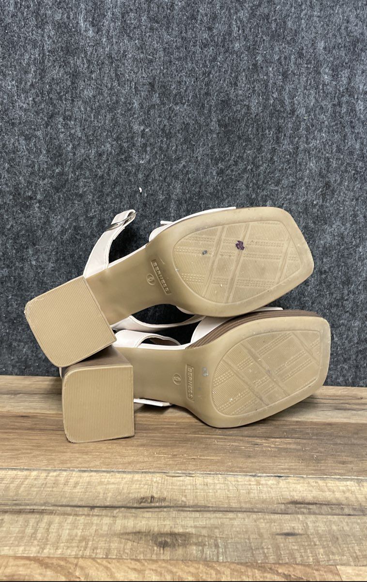 Berness Cobi Beige Faux Leather Platform Block Heels Women's Size 6