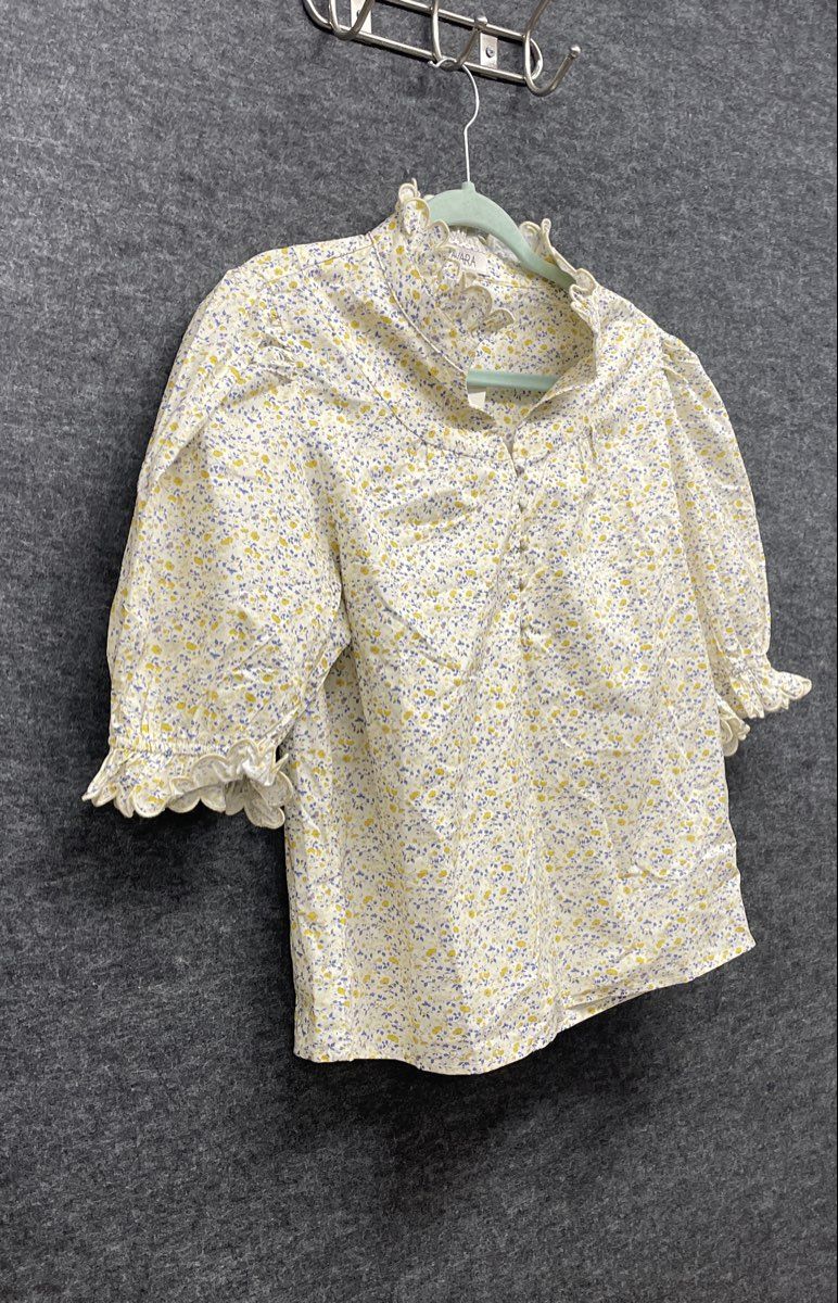 Avara Women's Hailey Top Yellow Floral Scalloped Ruffle Puff Sleeve Sz L NWT