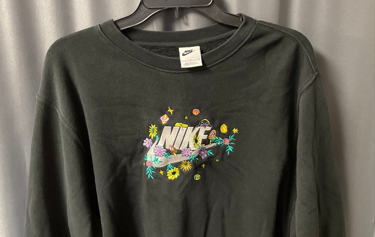Nike Men's Black Embroidered Floral Graphic Crew Neck Sweatshirt Sz L