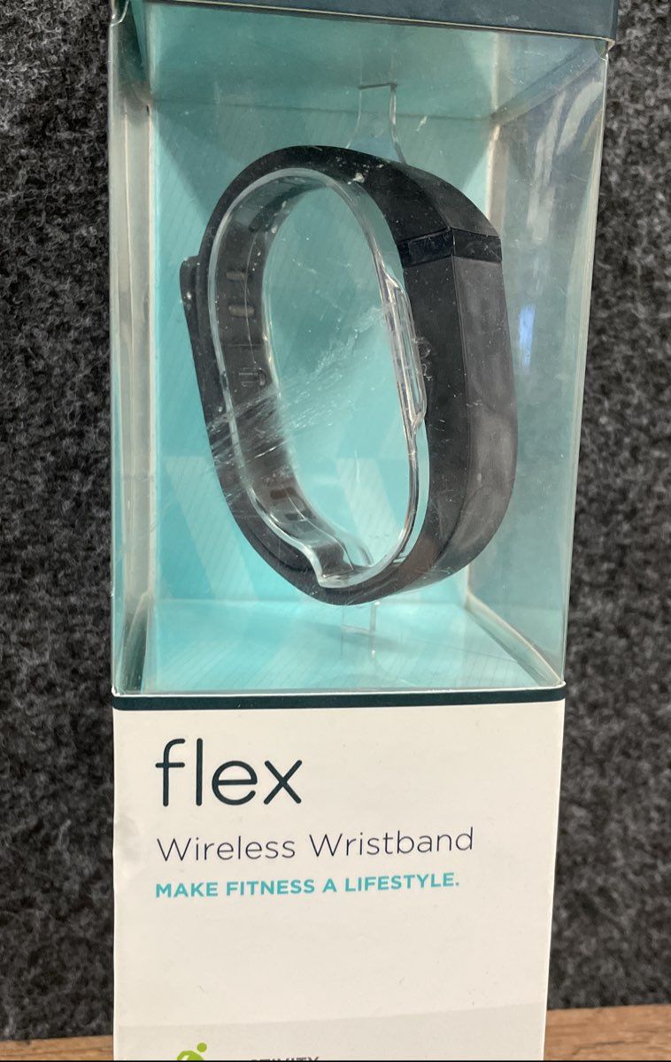 New Fitbit Flex FB401BK Wireless Wristband Activity & Sleep Tracker