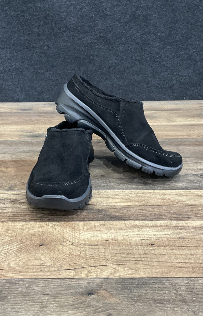 Skechers Relaxed Fit Easy Going Black Faux Fur Lined Mules Women's Size 6