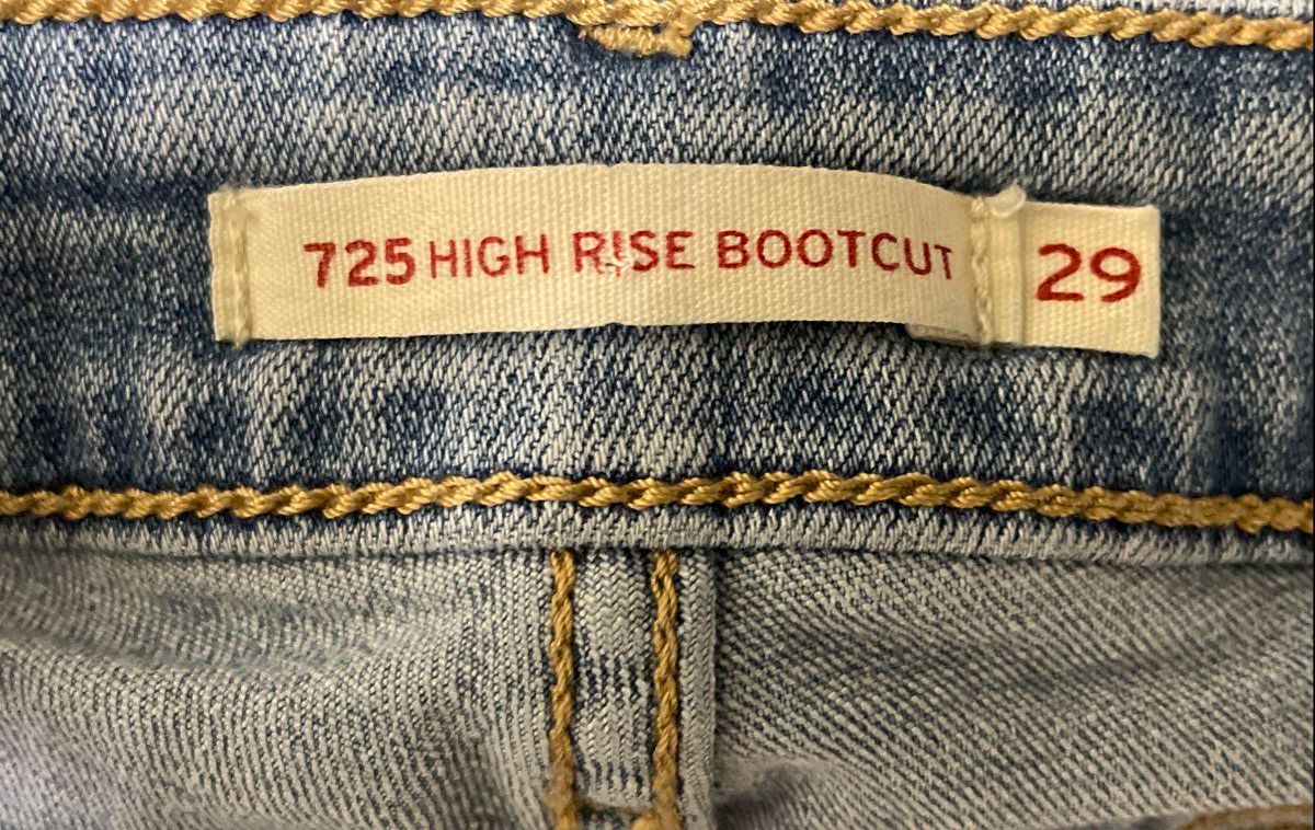 Levi's Women's 725 High Rise Bootcut Jeans Light Blue Wash Denim Sz 29
