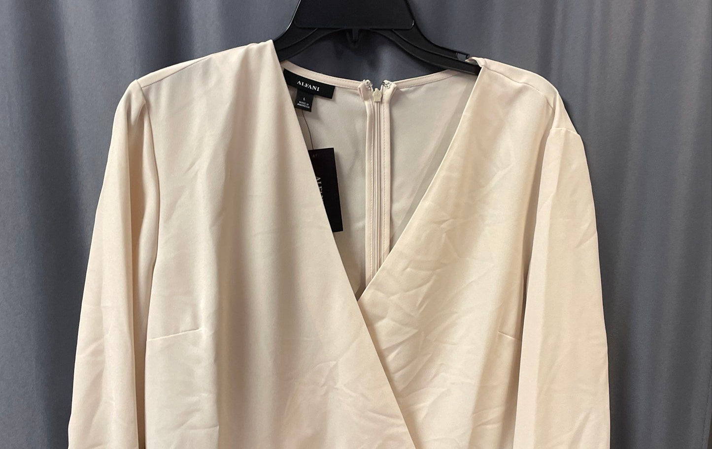Alfani Women's Ivory Emerald Safari Asymmetric Hem V-Neck Top Sz L NWT