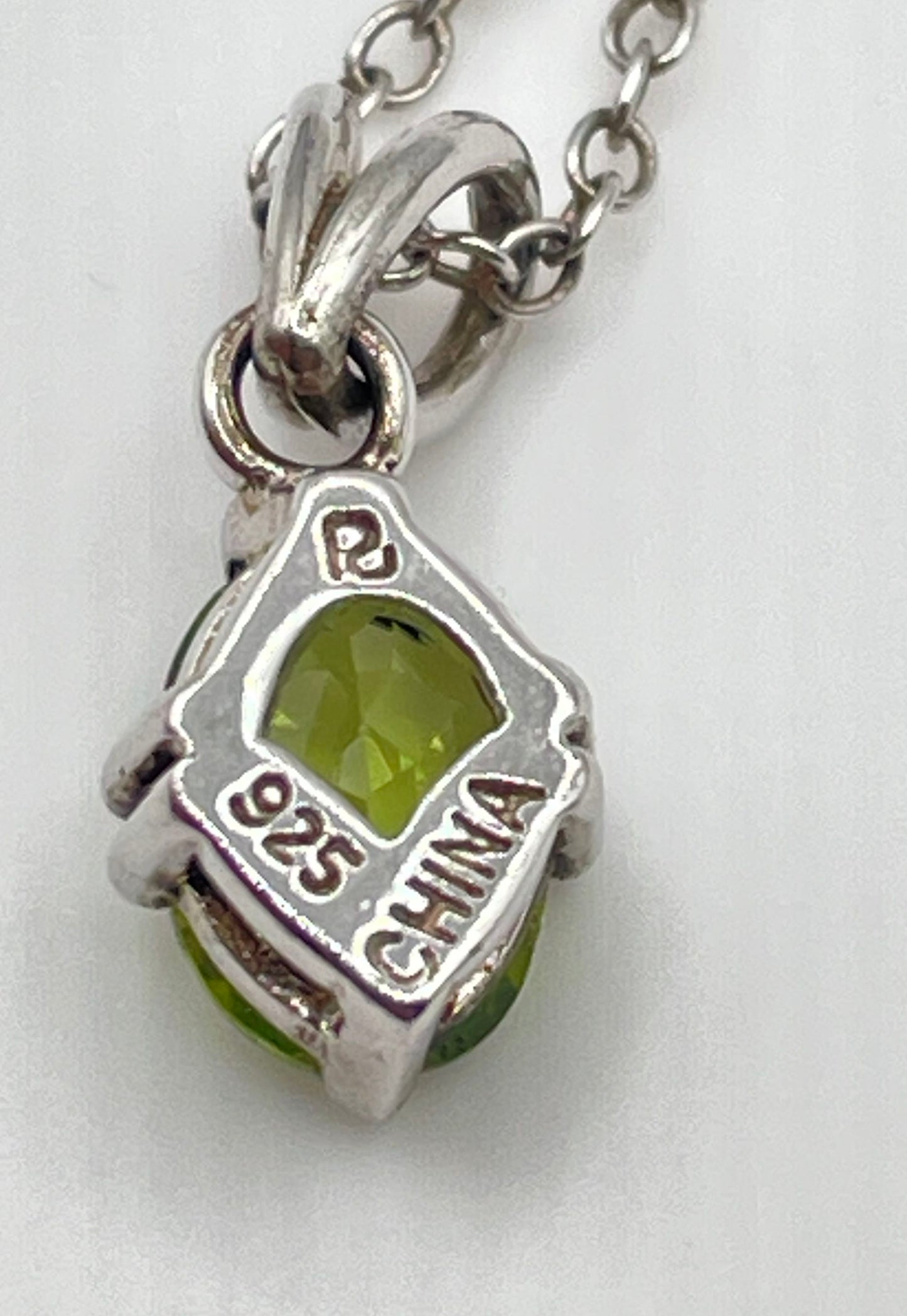 Ross Simons 925 Sterling Silver Peridot Pendant Necklace 1.9g