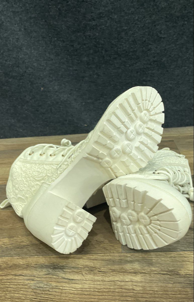 Report White Crochet Lace-Up Heeled Ankle Boots Women's Size 9