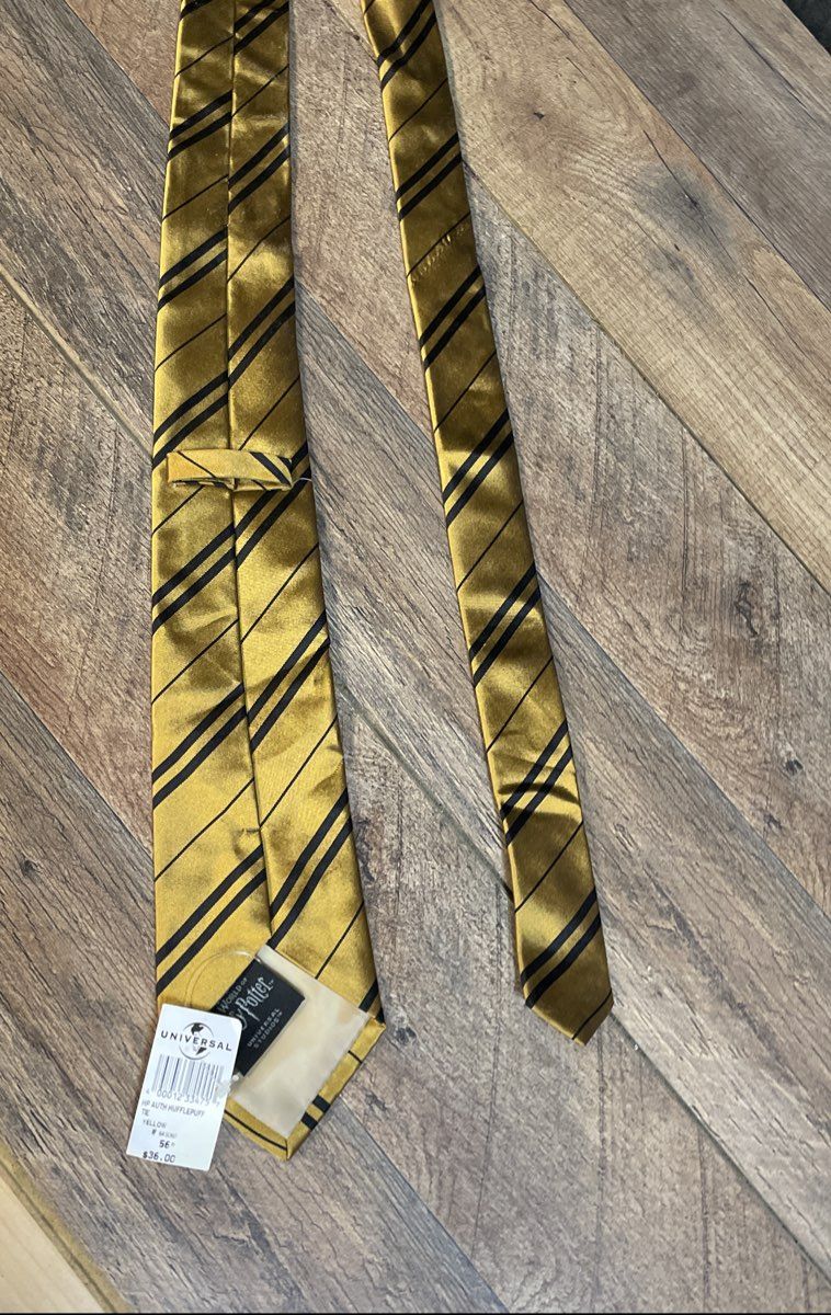 Universal Studios Harry Potter Hufflepuff Yellow Black Striped Silk Tie 56" NWT
