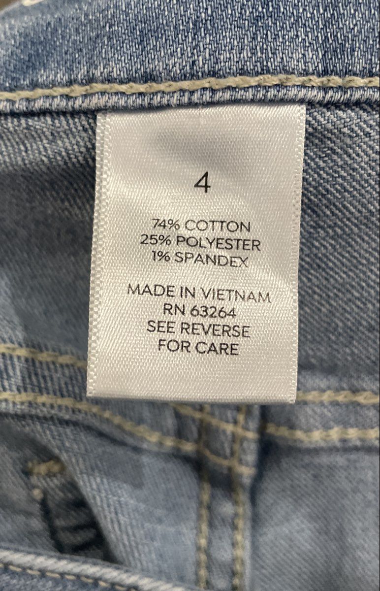 Westport Women's Signature Fit Blue Ombre Dip Dye Crop Jeans Size 4