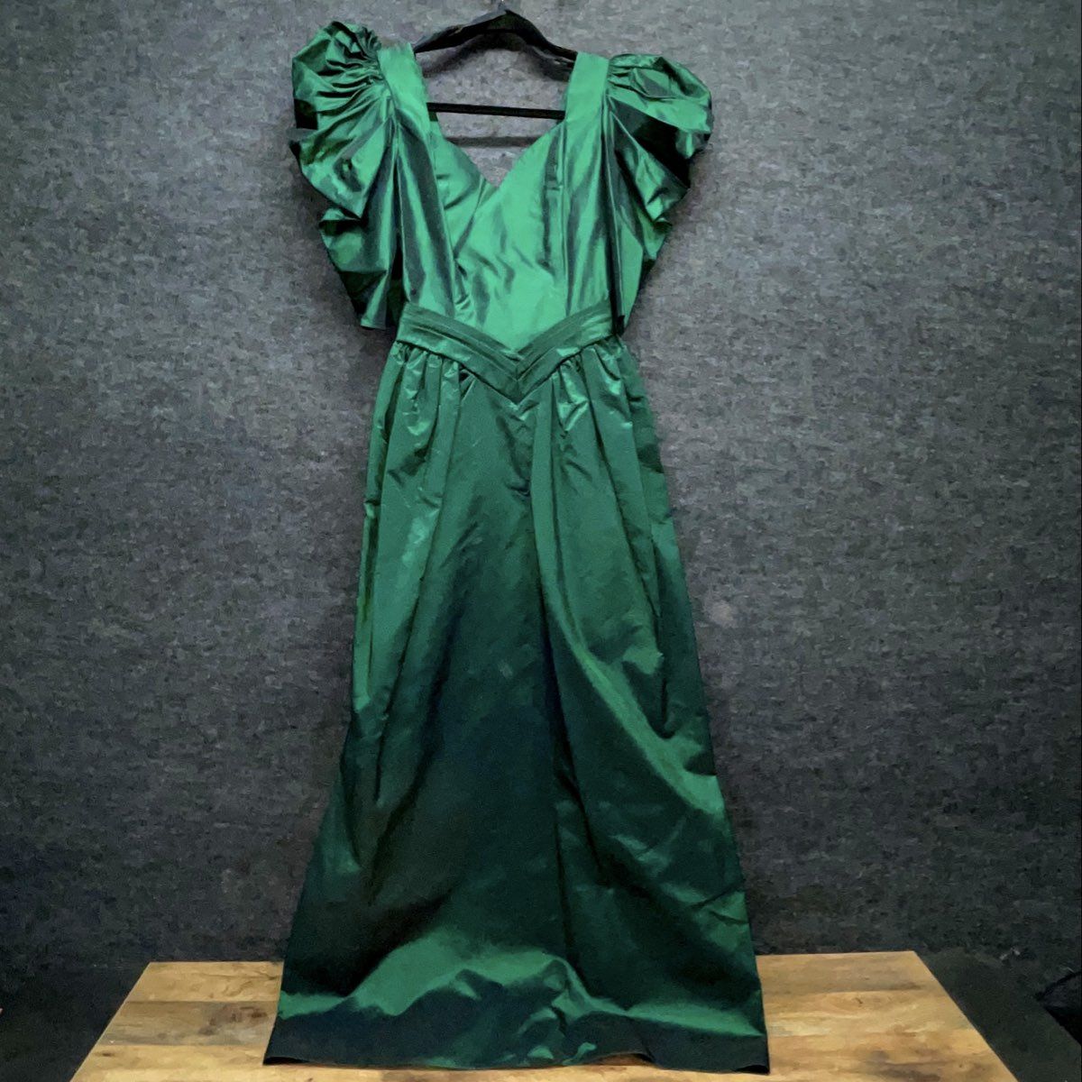 Vintage 80s Emerald Green Taffeta Puffy Sleeve Bow Back Formal Prom Gown Sz M