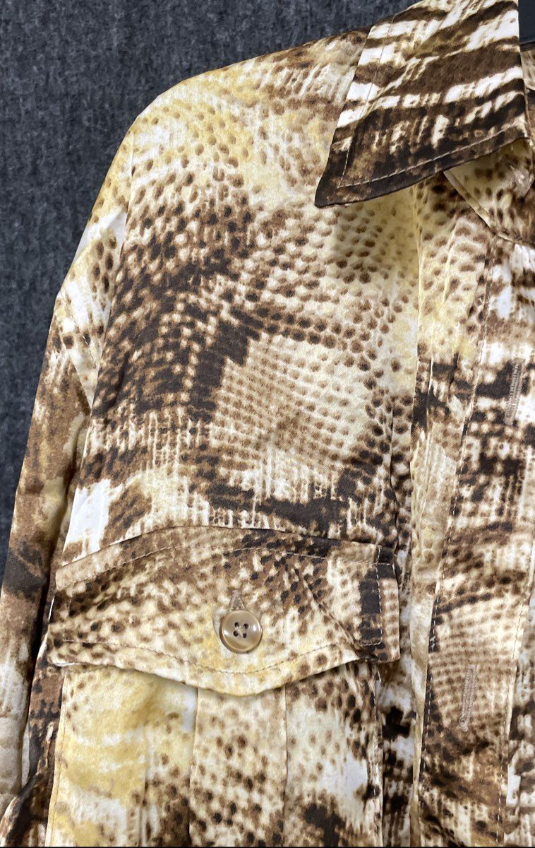 Jones New York Signature Women's Brown Snakeskin Roll Tab Pocket Blouse Size XL