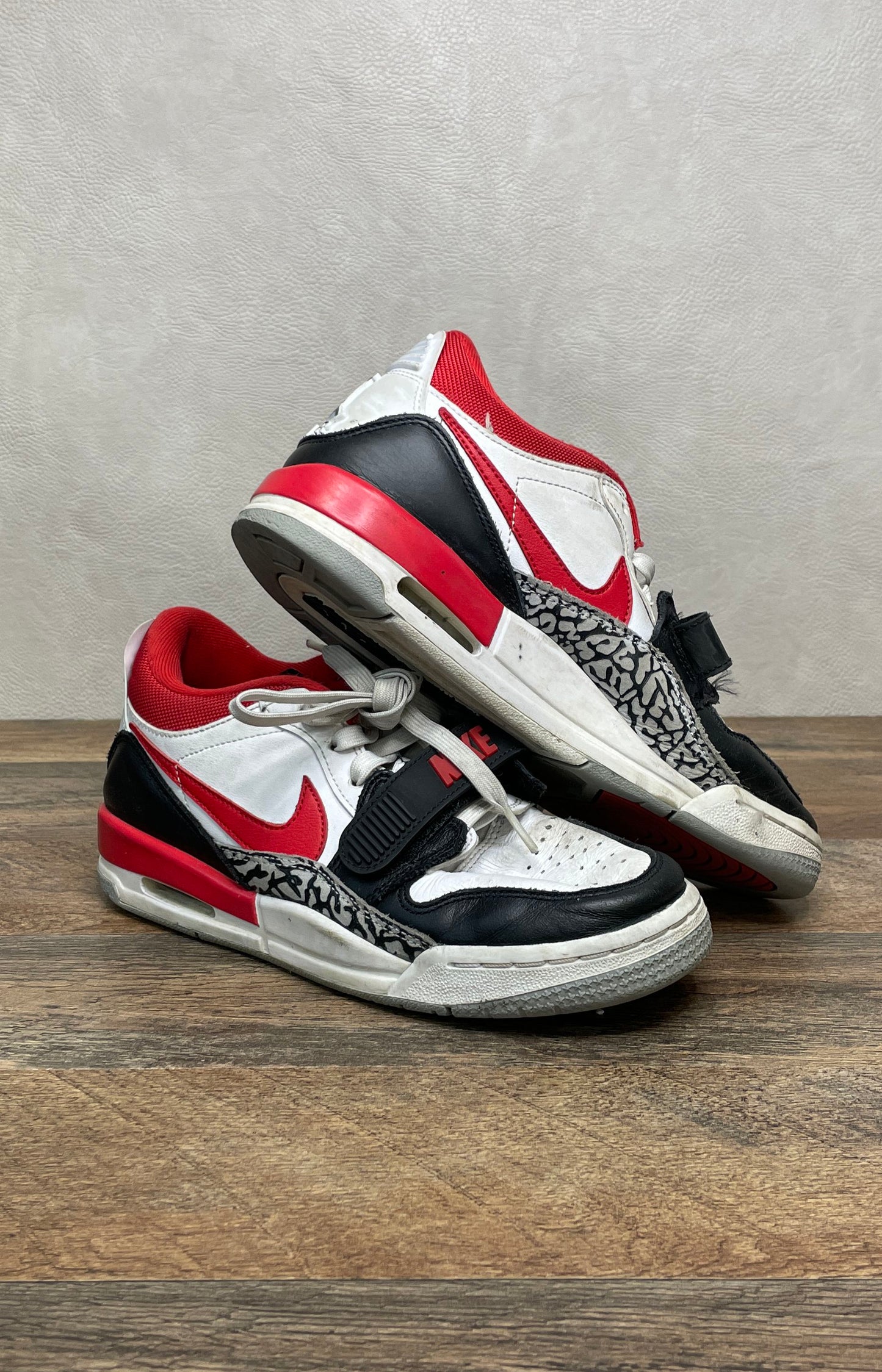 Jordan Legacy 312 Low Chicago White Black Red Youth Sneakers Size 5.5Y