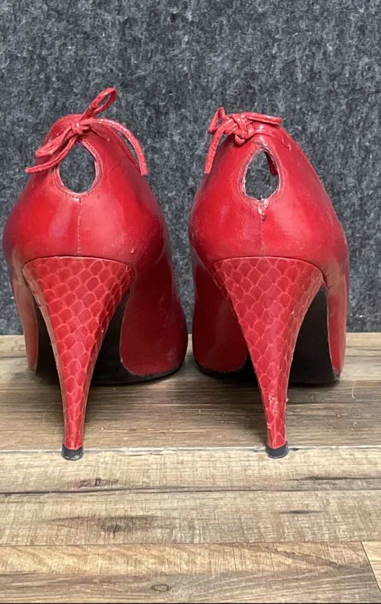 Vintage 80s Stuart Red Leather Pumps Snakeskin Textured Heels Size 8.5 M