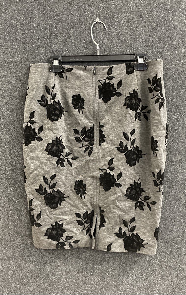 White House Black Market Women's Gray Flocked Floral Pencil Skirt Sz 12 NWT