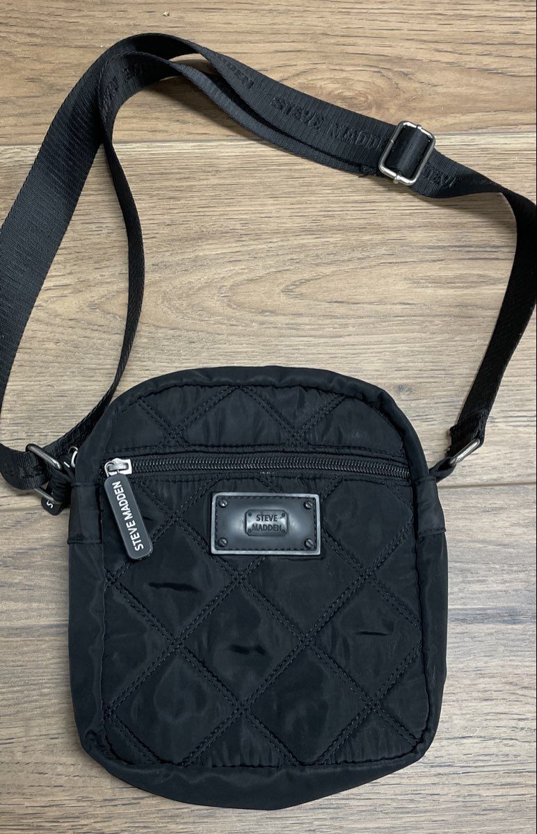 Steve Madden Black Quilted Nylon Crossbody Bag Adjustable Logo Strap Purse