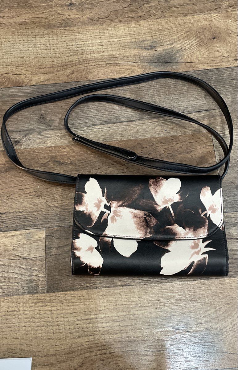 Simply Vera Vera Wang Black Floral Crossbody Wallet Bag