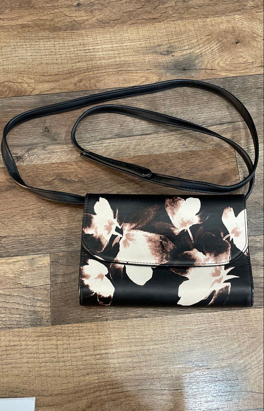 Simply Vera Vera Wang Black Floral Crossbody Wallet Bag