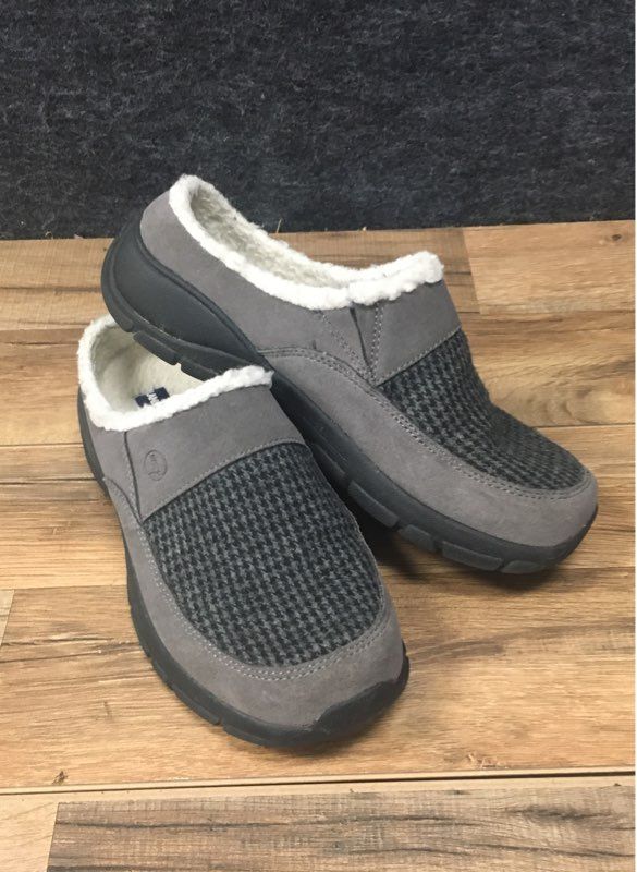 Boy's Lands' End All Weather Mule Beige Casual Shoe Size 7