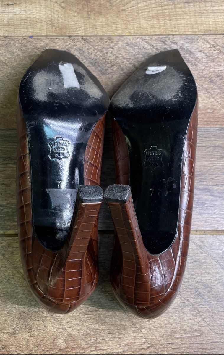 Charles Jourdan Brown Croc Embossed Leather Pointed Toe Pumps Size 7