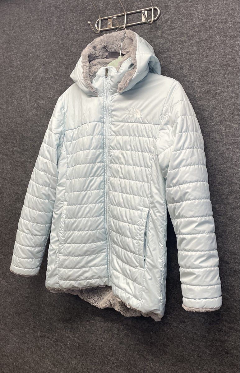 The North Face Women's Reversible Mossbud Swirl Hooded Puffer Jacket Lt Blue