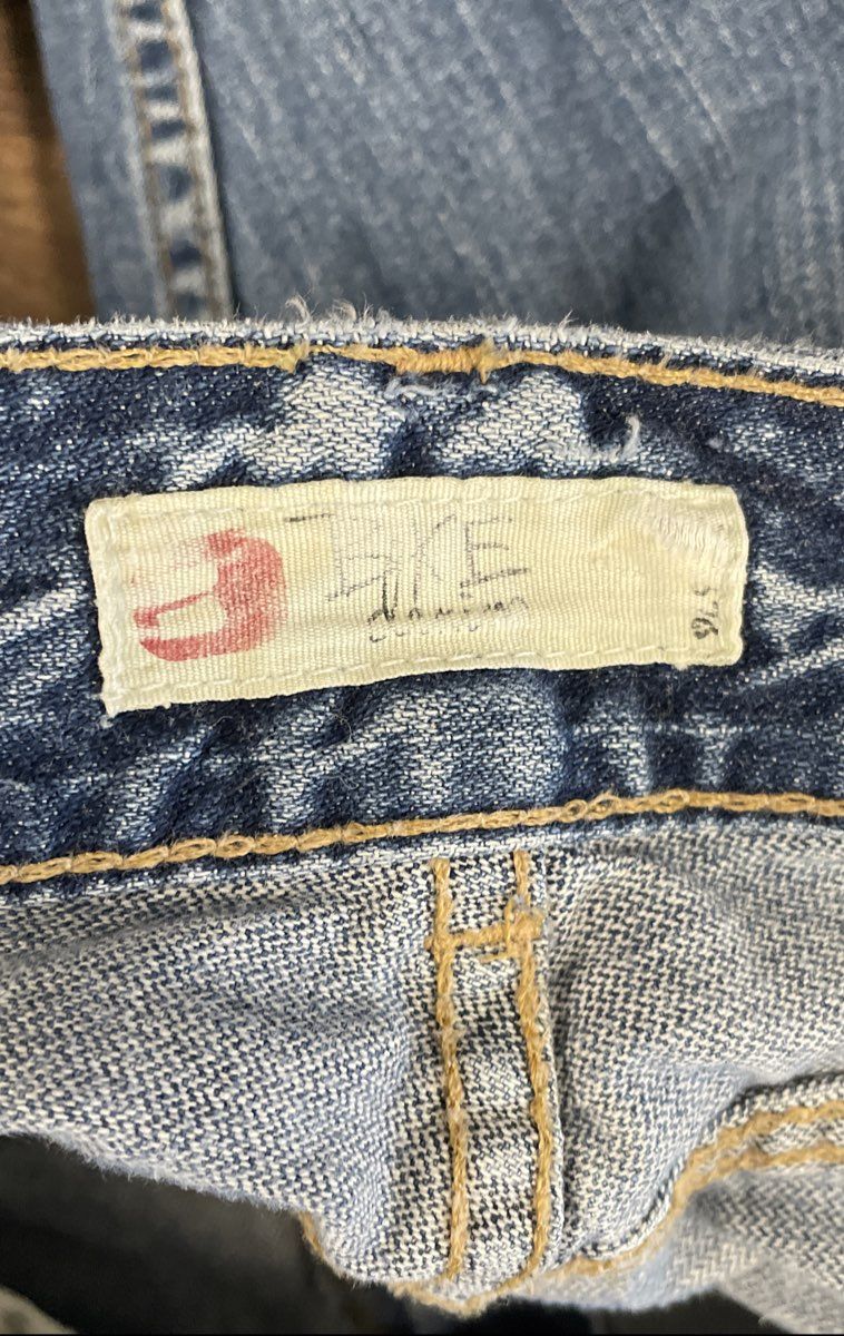 BKE Women's Culture Bootcut Jeans Light Wash Distressed Embroidered Sz 28x33.5