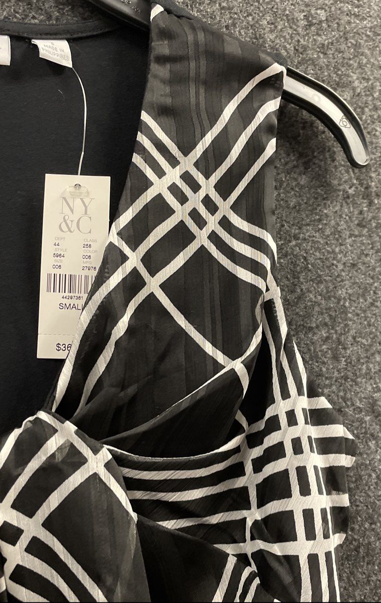 New York & Company Women's Black White Geometric Twist Front Top NWT S
