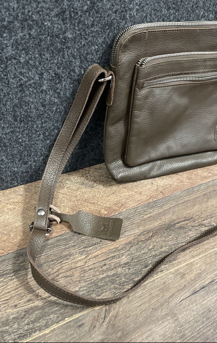 Wise Owl Brown Pebbled Leather Multi-Pocket Crossbody Shoulder Bag