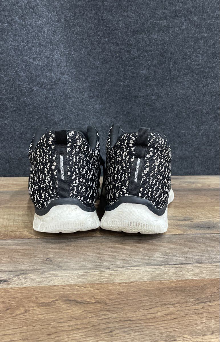 Skechers Memory Foam Black White Knit Lifestyle Sneakers Size 9.5
