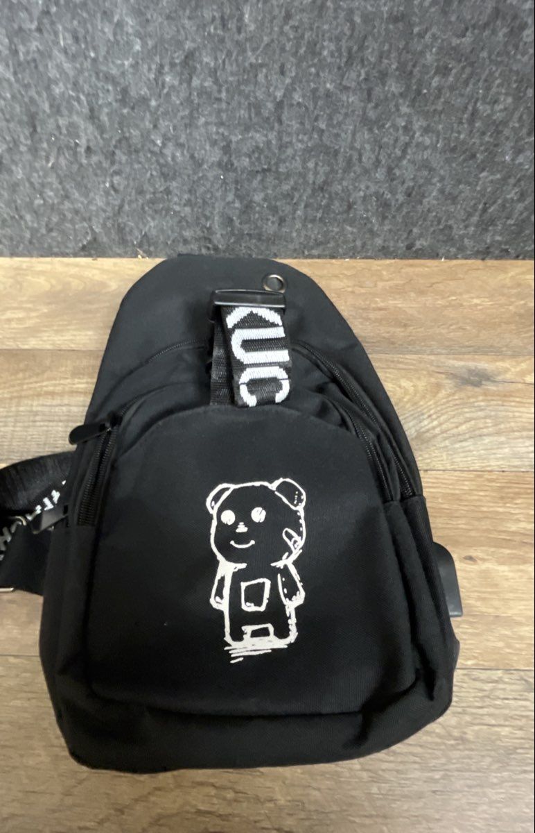 Kuchen & Bag.1980 Black Canvas Bear Graphic Sling Bag USB Port Crossbody