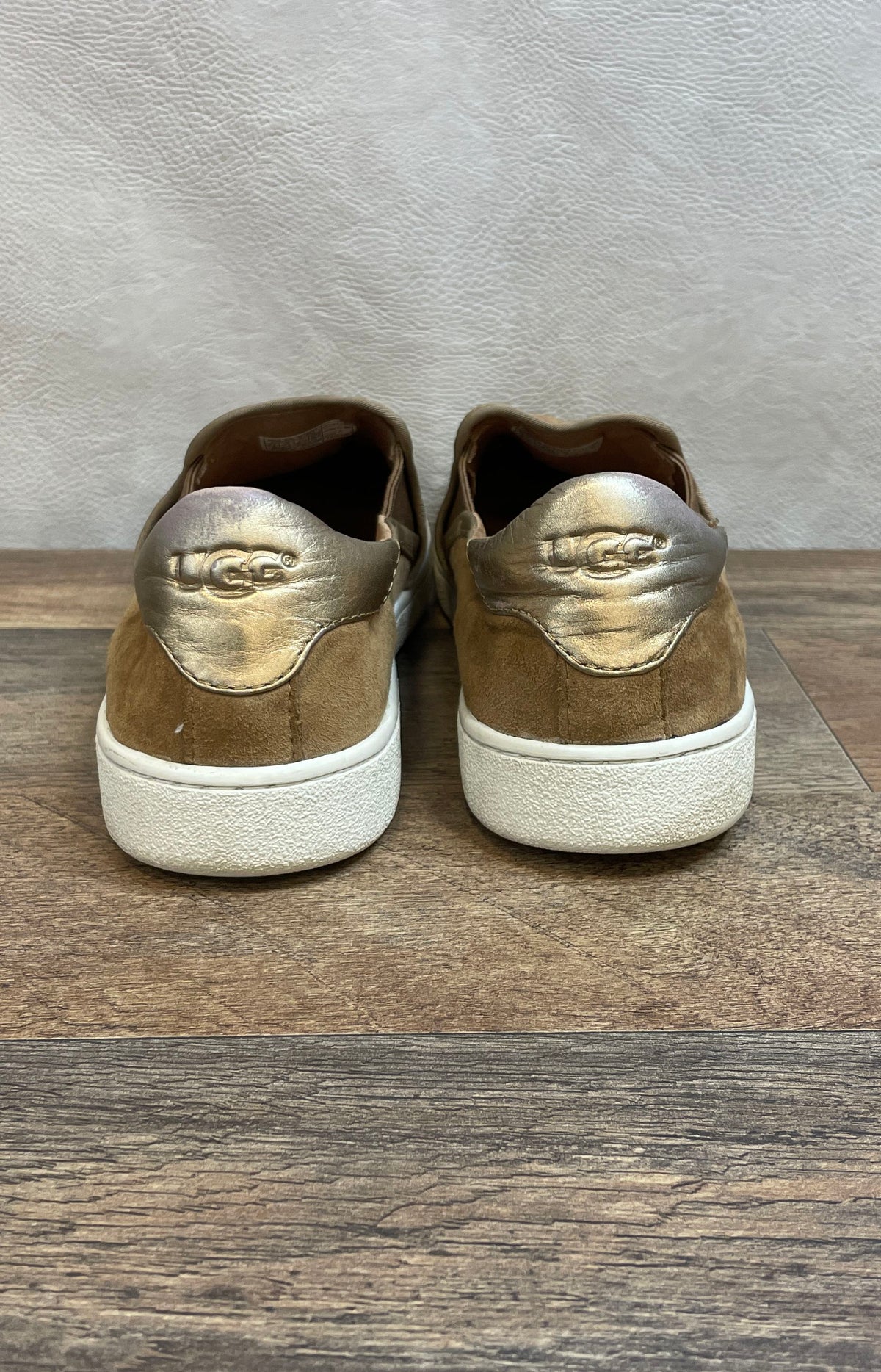 UGG Cas Chestnut Suede Gold Metallic Heel Slip On Sneakers Women's Size 9.5