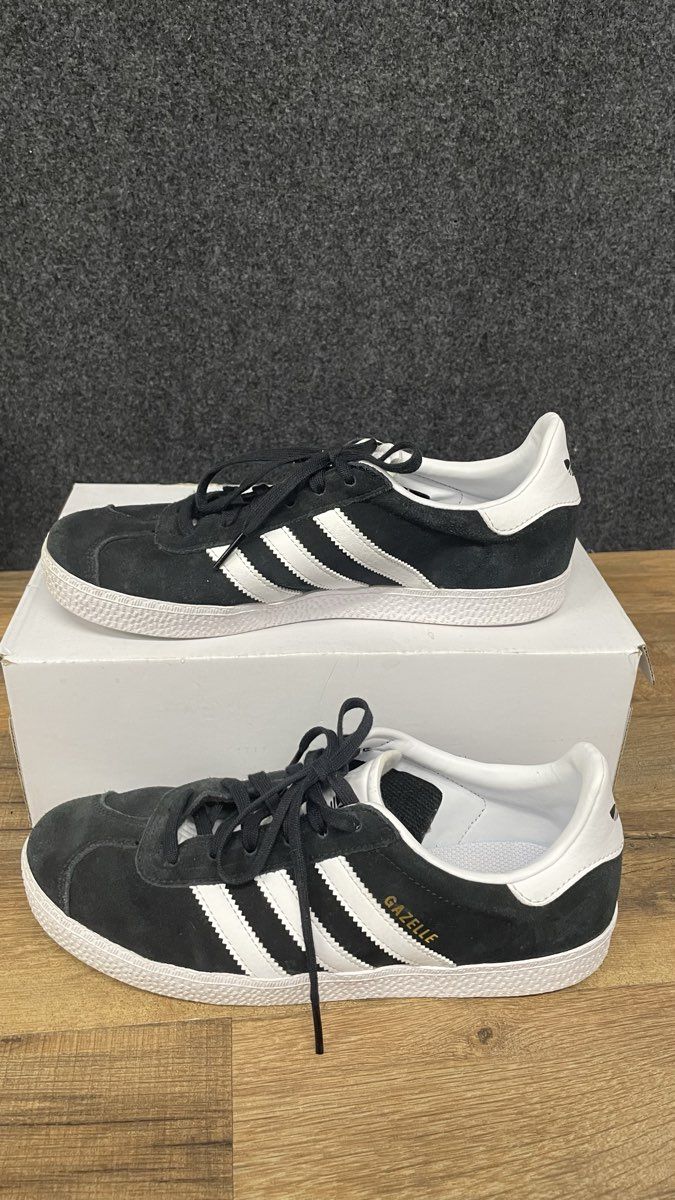 Adidas Gazelle Core Black White Suede Sneakers Size 5.5