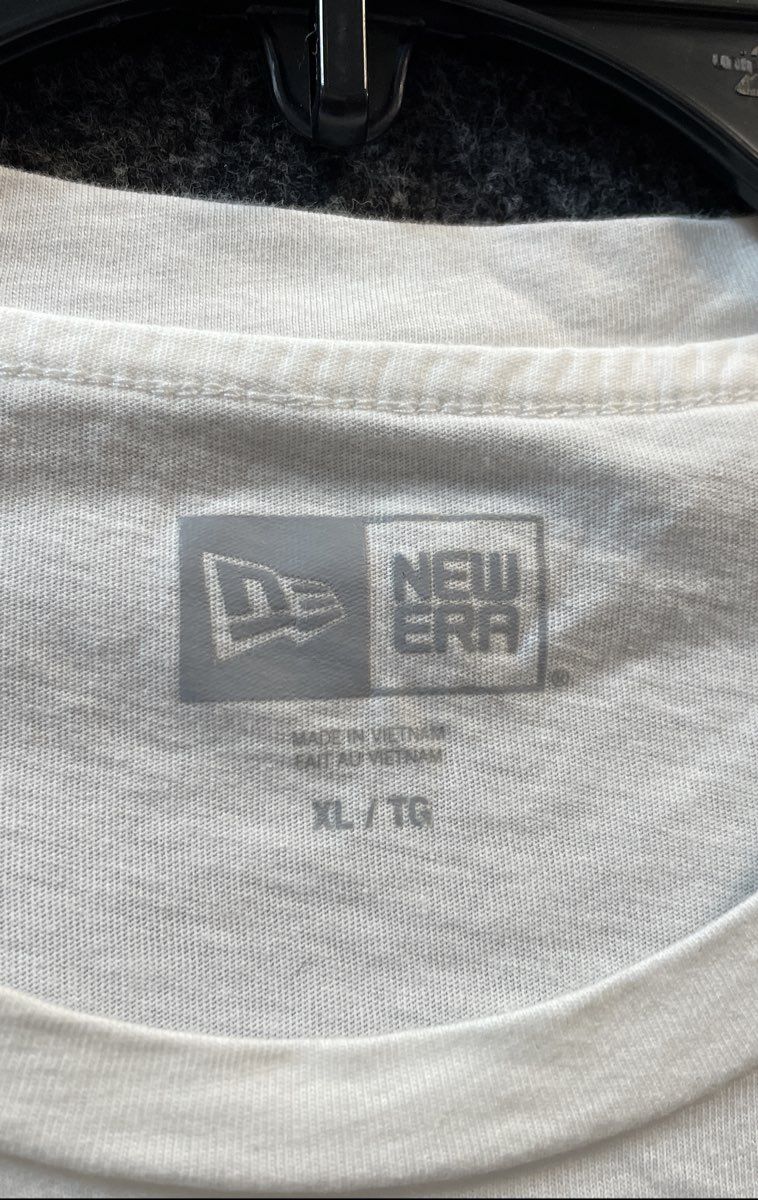 New Era Men's White Mafia Old English Gothic Graphic T-Shirt Size XL