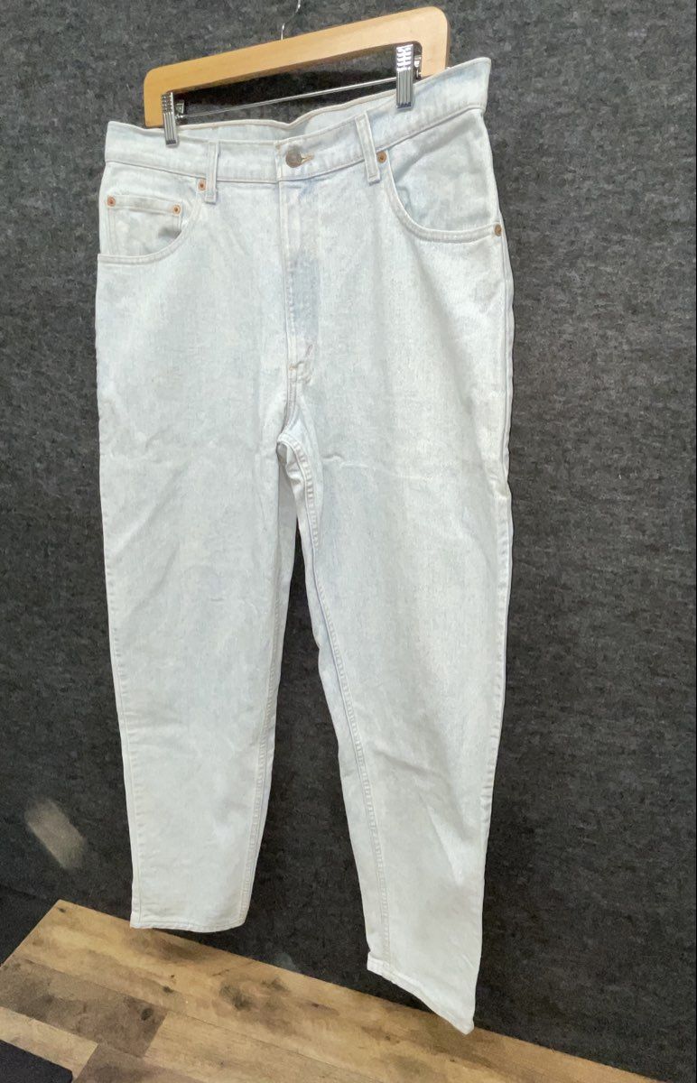 Vintage 90s Levi's Men's 560 Loose Fit Tapered Light Wash Jeans USA Made 36x34
