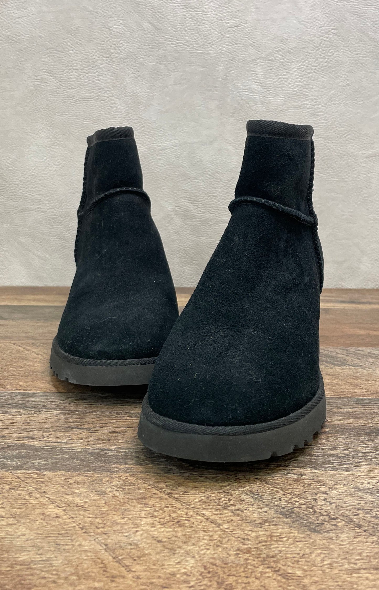 UGG Classic Mini II Black Suede Shearling Ankle Boots Women's Size 7