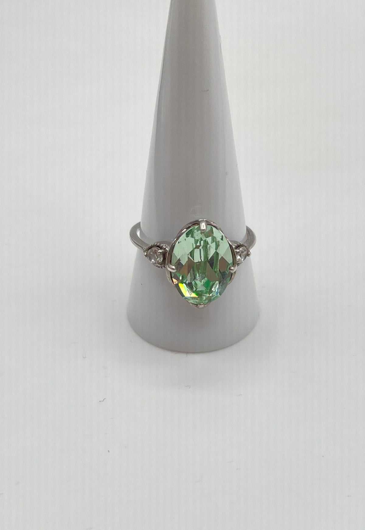 925 Sterling Silver Oval-Cut Green CZ W/ White Accent Stones Cocktail Ring 3.3g