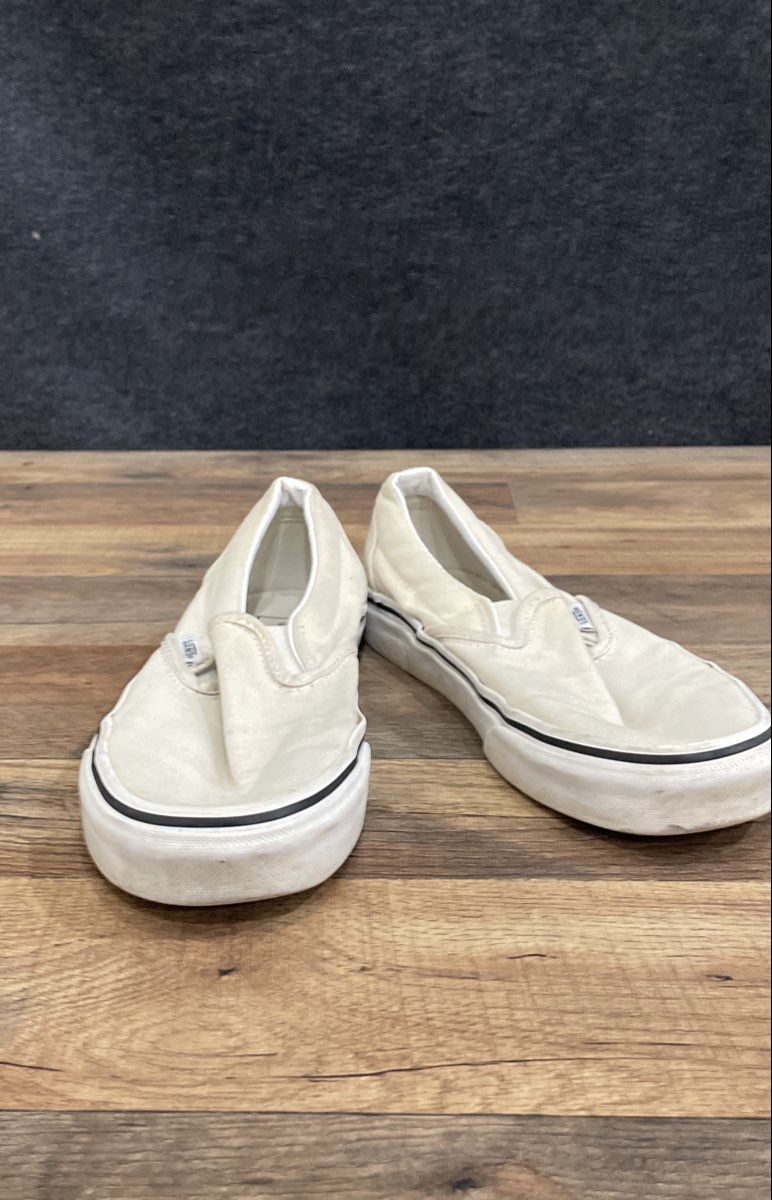 Vans Classic Slip-On White Canvas Skate Shoes Men's Size 6 Women's Size 7.5