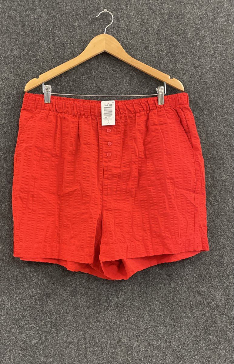Torrid Women's Red Seersucker Shorts Elastic Waist Button Detail Sz 1 14-16 NWT