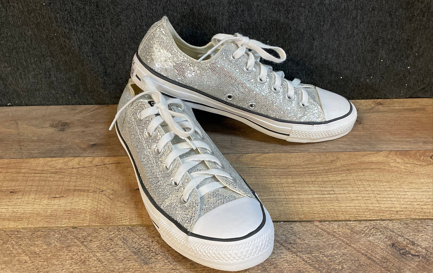 Converse Chuck Taylor All Star Silver Glitter Low Top Men's 7 Women's 9