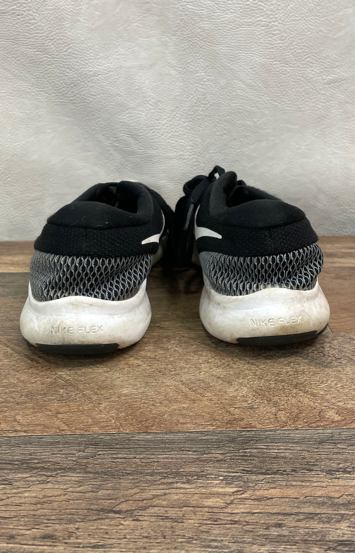 Nike Flex Experience RN 7 Black White Running Shoes Size 10