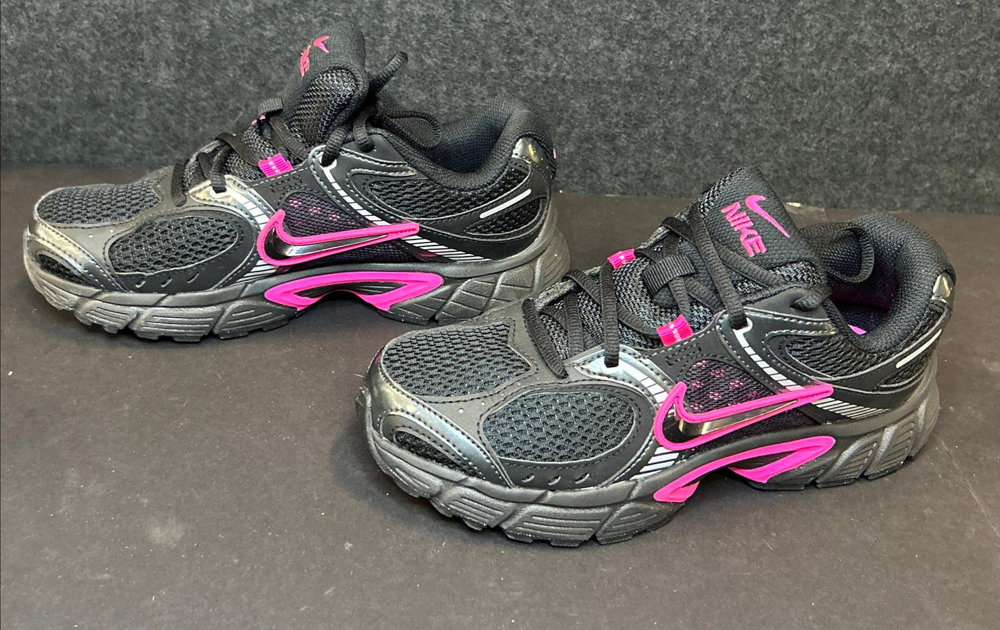 Nike Air Alvord 8 Black Vivid Pink Silver Running Shoes Women's Size 6.5