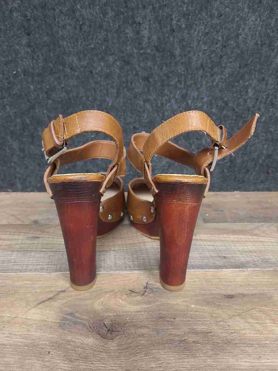 Vince Camuto Elric Tan Leather Studded Platform Clog Sandals Women's Size 7