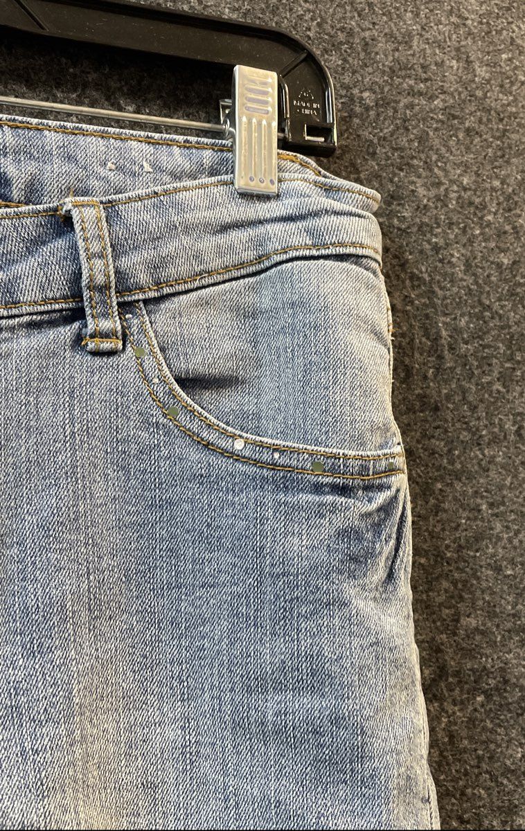 Vintage Y2K Southpole Women's Light Wash Embroidered Capri Jeans Blue Sz 9