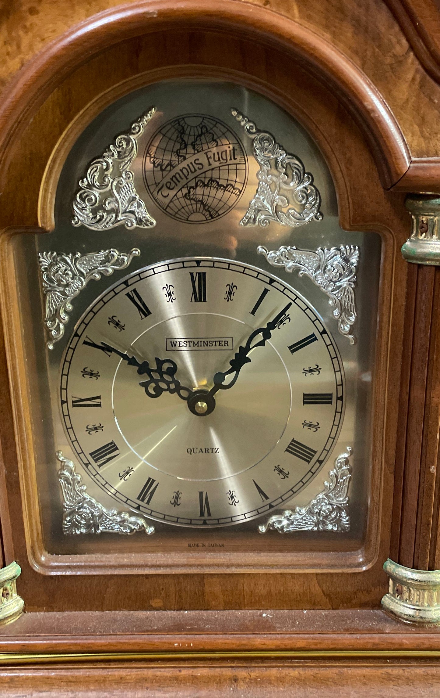 Vintage Westminster Quartz Mantle Clock Wood Case Traditional Tempus Fugit