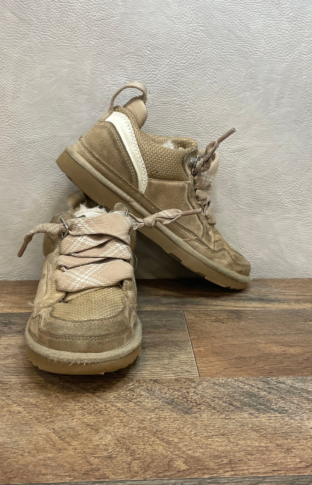 UGG Lowmel Sand Tan Kids Youth Fleece Lined Sneakers Size 2