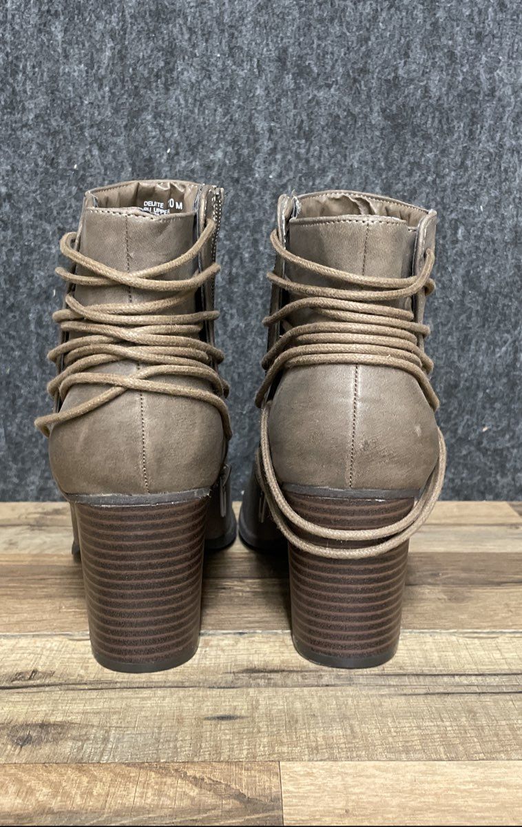 Madden Girl Delite Taupe Faux Leather Block Heel Ankle Boots Size 10 M