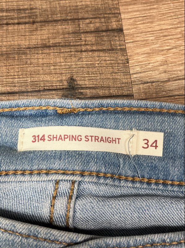 Levi's Women's 314 Shaping Straight Jeans Light Wash Blue NWT Sz 34