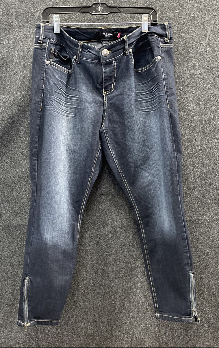 Torrid Women's Dark Wash Skinny Jeans Ankle Zipper Faded Whiskered Size 16