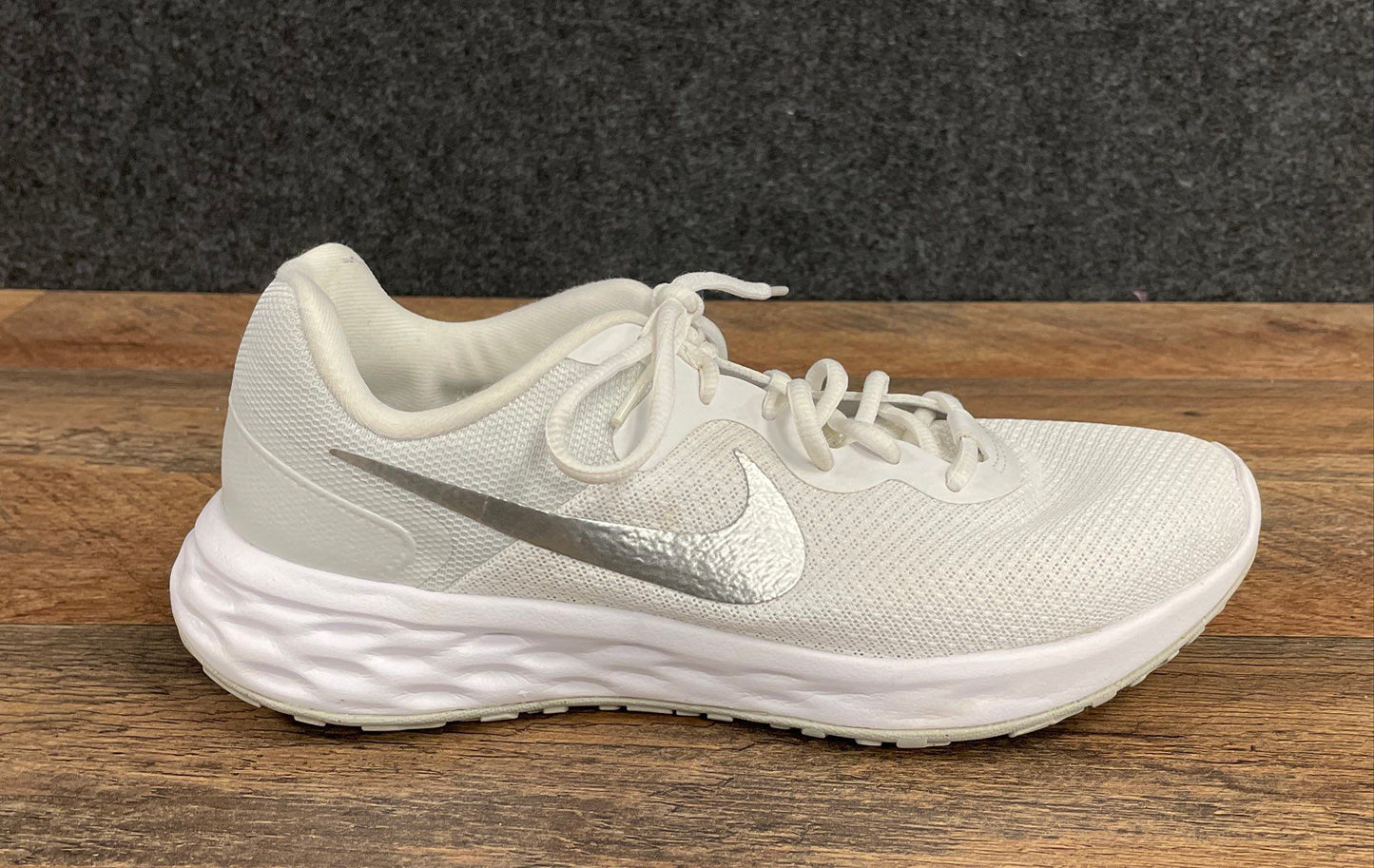 Nike Revolution 6 Next Nature White Metallic Silver Running Shoes Women's Sz 9.5