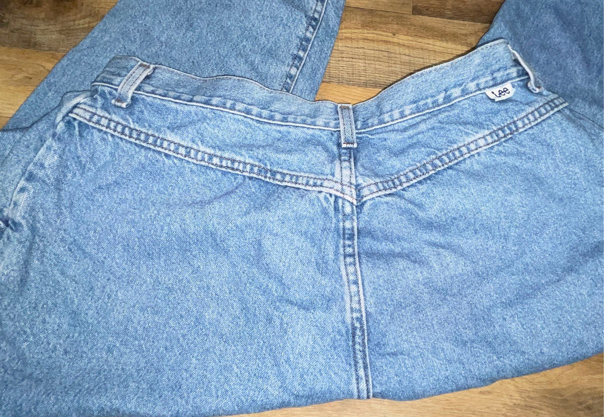 Vintage 90s Lee Women's Light Wash Pleated High Rise Mom Jeans Size 32