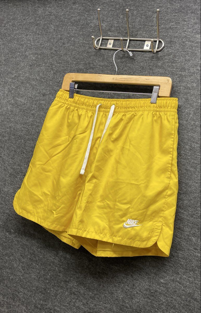 Nike Men's Yellow Woven Swim Trunks Mesh Lined Elastic Waist Shorts Size M